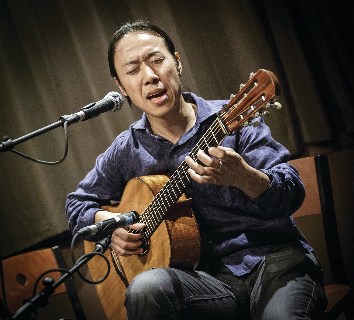 Guitarist, storyteller, and composer Hiroya Tsukamoto will bring his talents to Port Townsend with a concert at the Palindrome in late May.